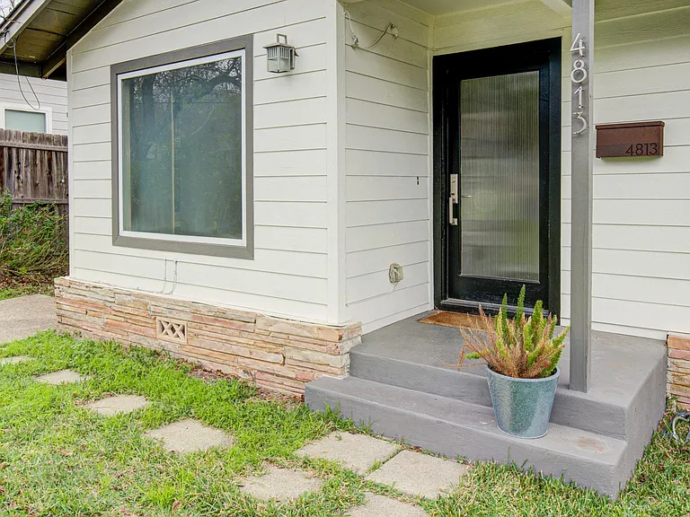 4813 Duval St — Photo 5