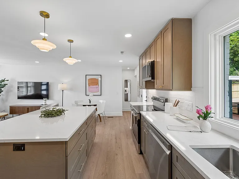 108 Dabney Dr — Photo 15