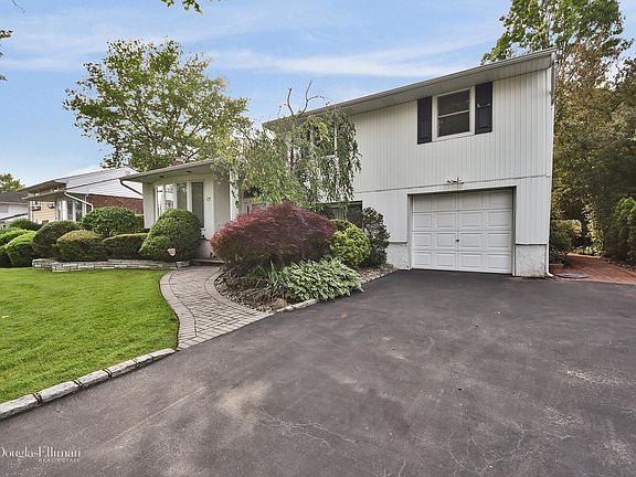 3rd image of 27 Laura Ln