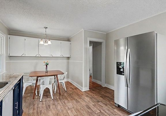5th image of 401 College Ave E