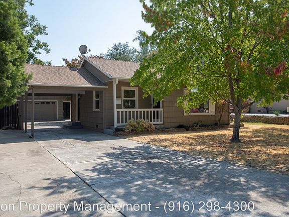 2nd image of 305 Toyon Way
