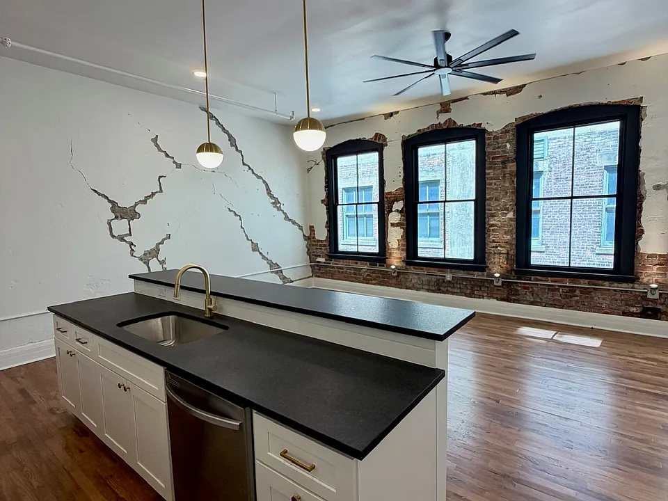 325 N Superior St #302