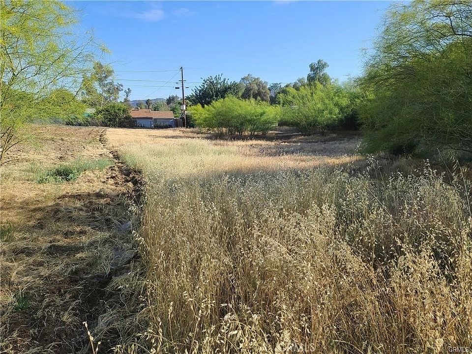 1st image of 0 Lake Dr #28