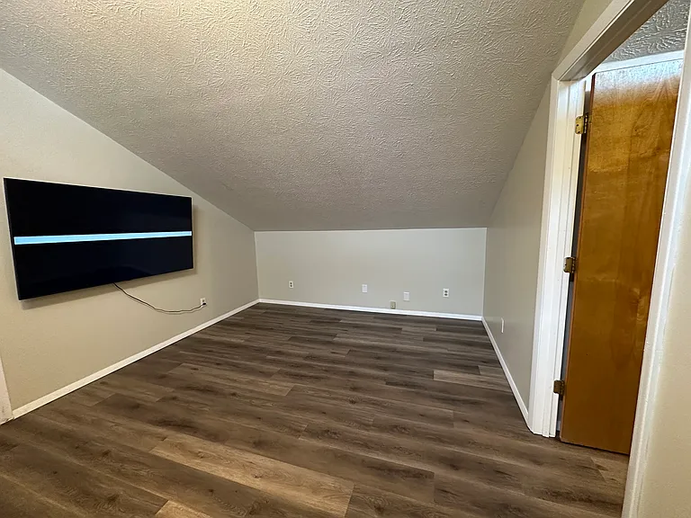 227 N Dicks St — Photo 25