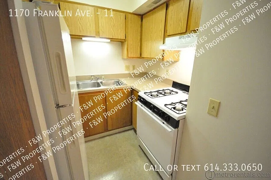 Renovated apartments in Olde Towne East. On bus line, on site laundry, parking, secured entry, ga... — Photo 4