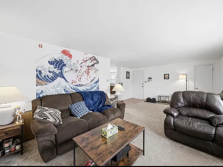 85 S Ellington Ave — Photo 10
