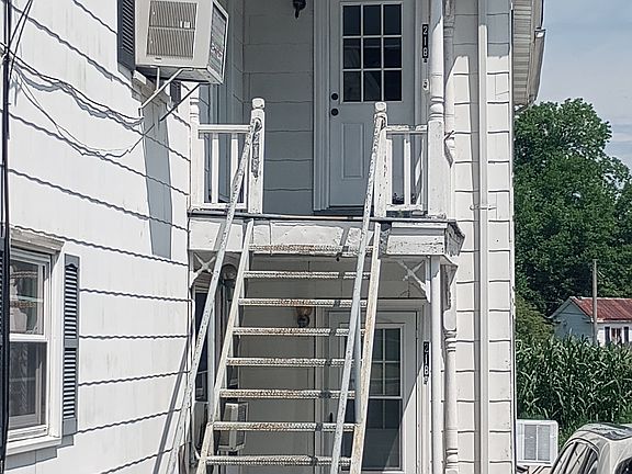 2nd image of 218 W Main St APT B