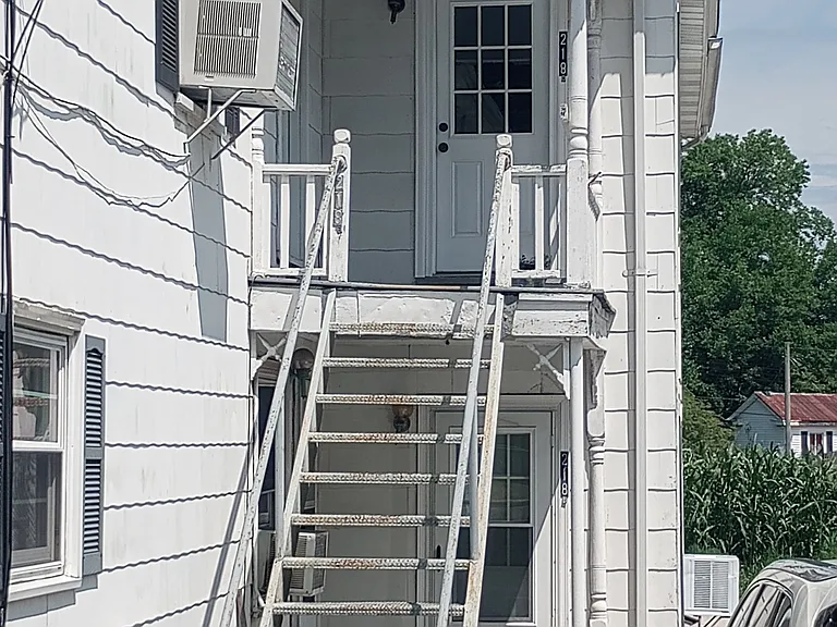 218 W Main St #B — Photo 2
