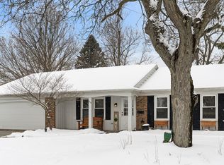 1102 Crestview Dr, Angola, IN