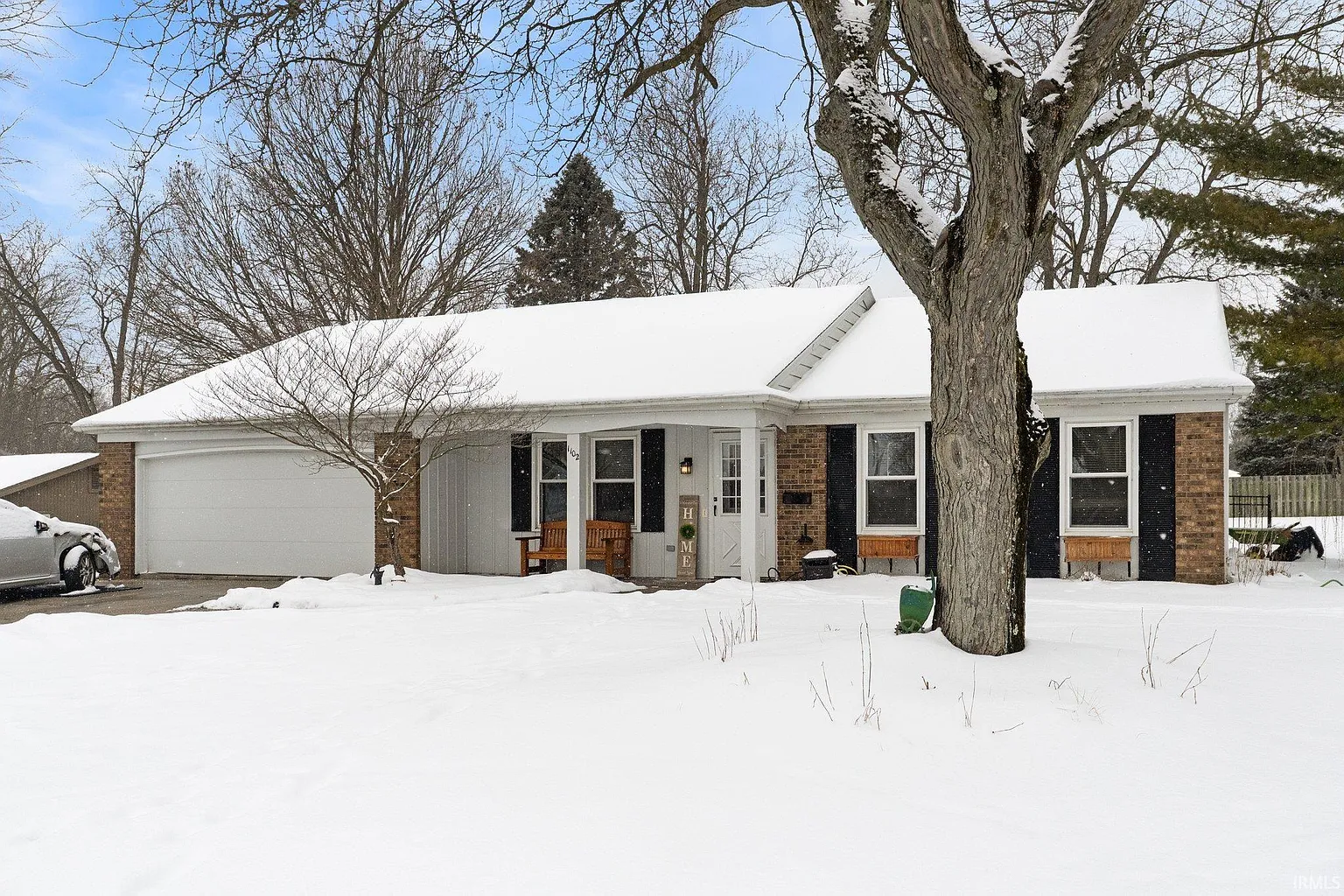 1102 Crestview Dr photo 1