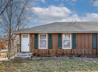 701 NE Columbus St APT B, Lees Summit, MO 64063