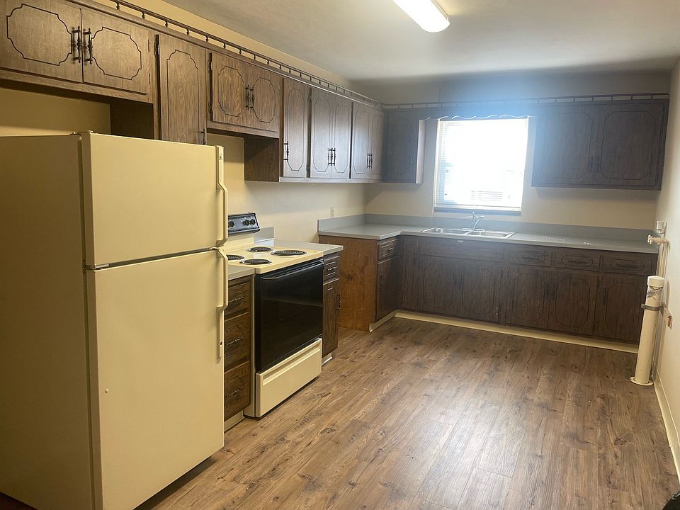 Updated Kitchen new floor and countertops, washer/dryer hookups