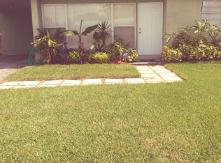 571 Sioux Rd, Lake Worth, FL 33462