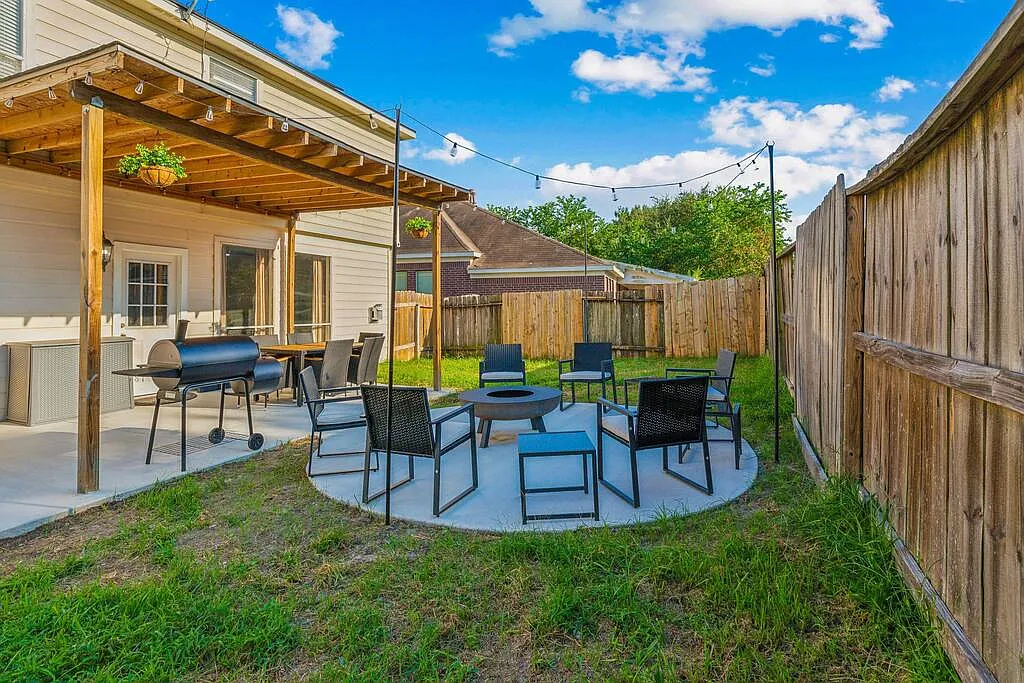 5 bed, $8,000 — Photo 2