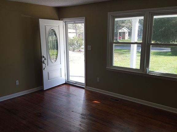 5th image of 1165 Honeysuckle Dr