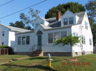 28 Hoppin Rd, Newport, RI 02840