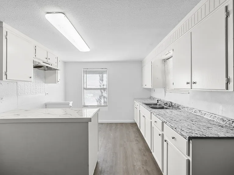 120 E Monterey St #116 — Photo 6