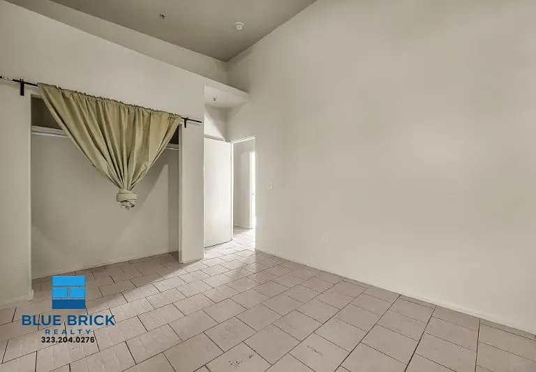 5869 S Figueroa St #3 — Photo 10