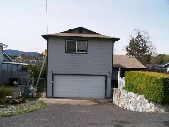 617 Gardner Ln photo 1