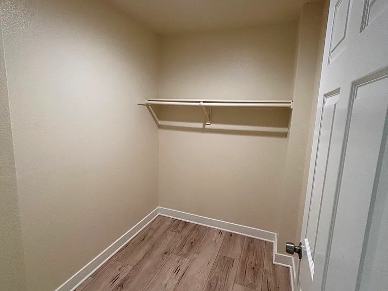 3910 Halldale Ave — Photo 20