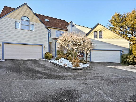 2nd image of 44 L Hermitage Dr #44