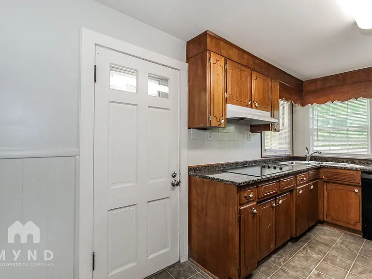 1222 Eastern Valley Rd — Photo 9