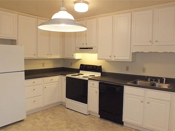 3rd image of 2232 Druid Dr