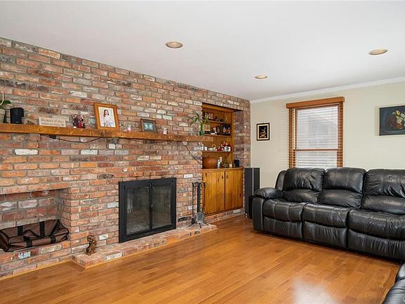 5th image of 51 Lancelot Ct
