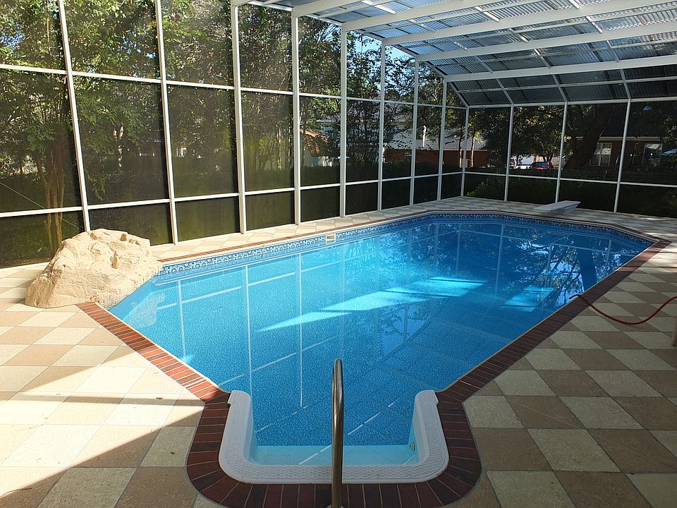 2nd image of 102 Hulton Ln