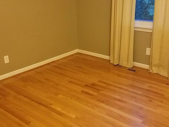 3rd image of 310 Green Arbor Dr