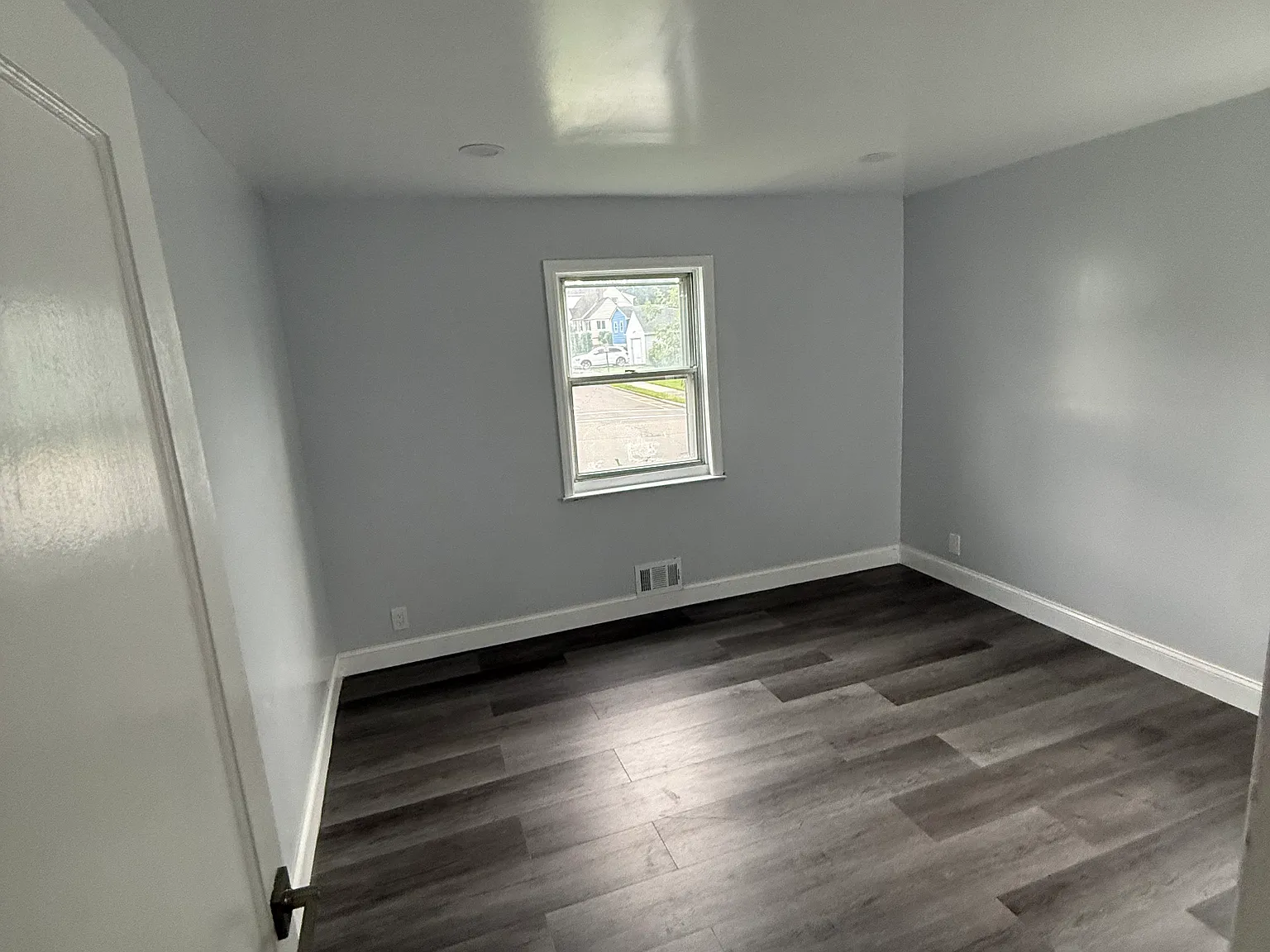 4 bed, 1280 sqft, $4,200 — Photo 3
