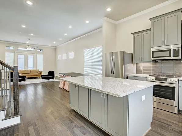 5802 E Post Oak Ln, Houston, TX 77055