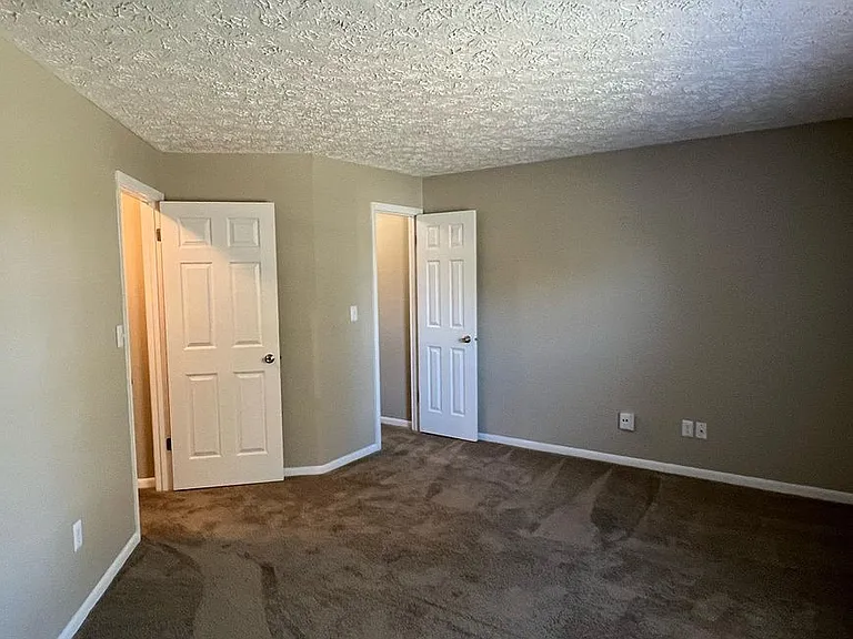 Cross Lakes Apartments — Photo 41