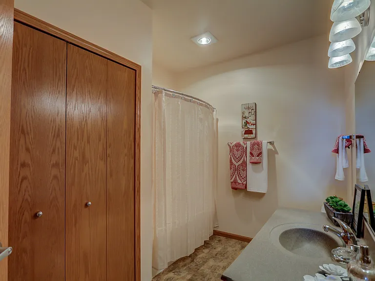 Grant- Bathroom