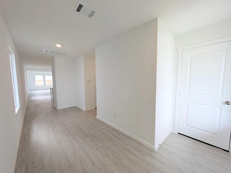 2448 Lost Creek Rd — Photo 3
