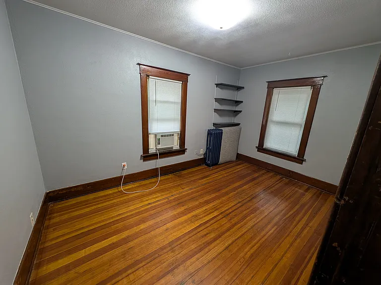 622 W 10th St #2 — Photo 8