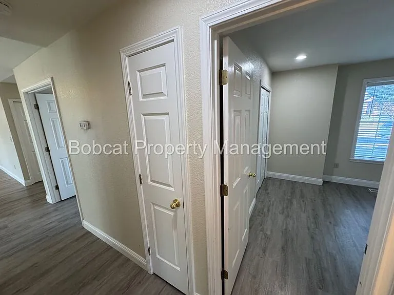 426 Springview Dr — Photo 14