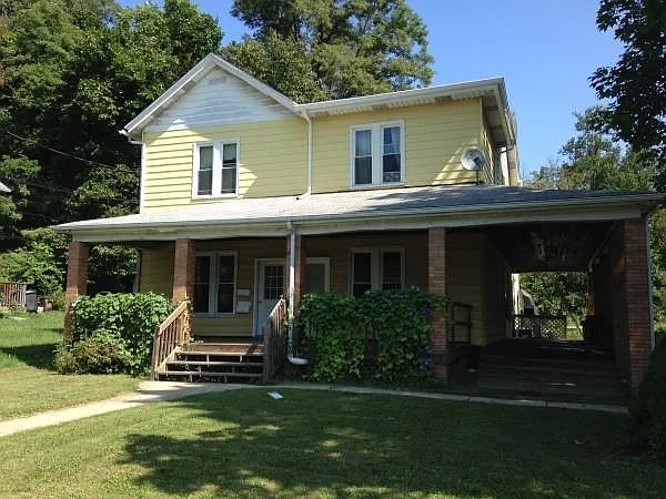 Woodlawn — Photo 1