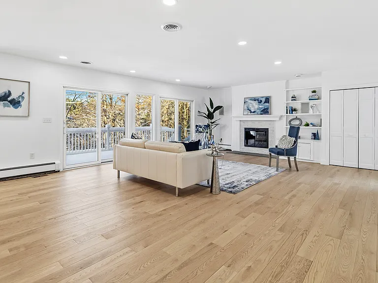 183 Gardner St — Photo 2