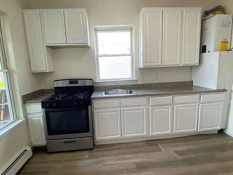 70 Ash St #3R — Photo 1