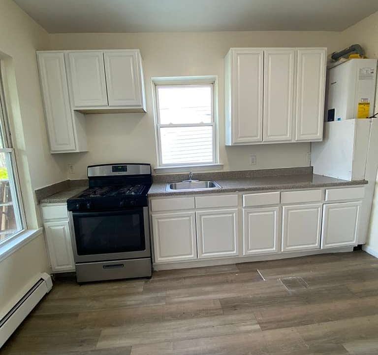 1st image of 70 Ash St #3R