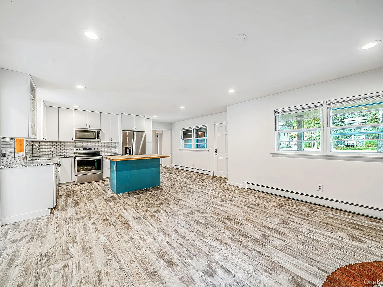 3 bed, 2.0 bath, 1220 sqft, $3,900 — Photo 3