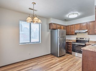 Hawkeye Apartments, Dubuque, IA 52001