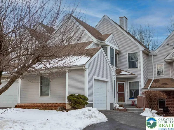 7923 Cross Creek Cir, Breinigsville, PA 18031