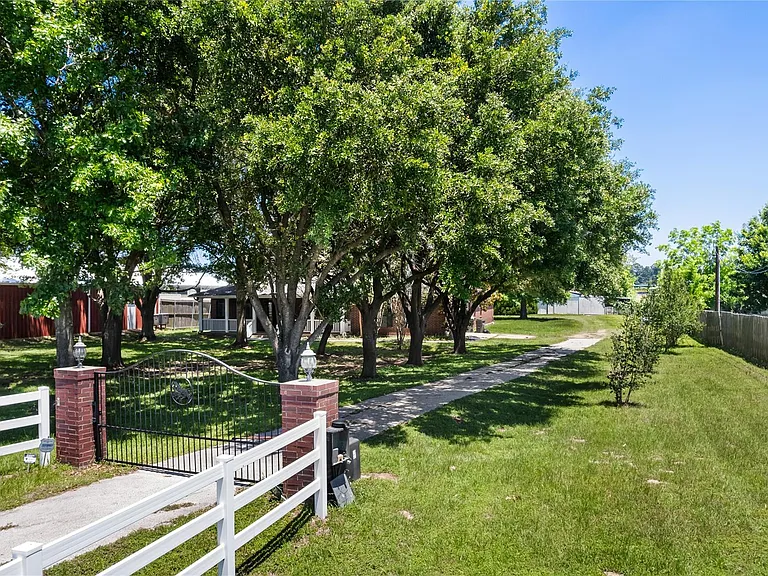 20240 Cypress Rosehill Rd — Photo 11