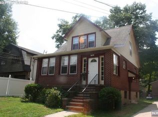 256 Hemlock Ter, Teaneck, NJ 07666