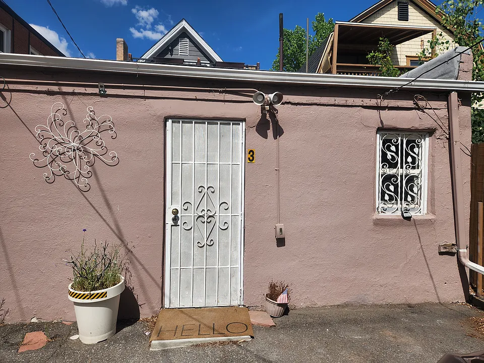 1042 N Clarkson St #3