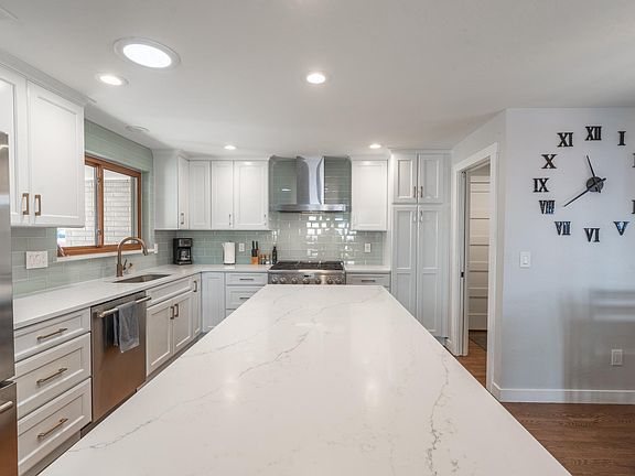 4th image of 3995 Yarrow St
