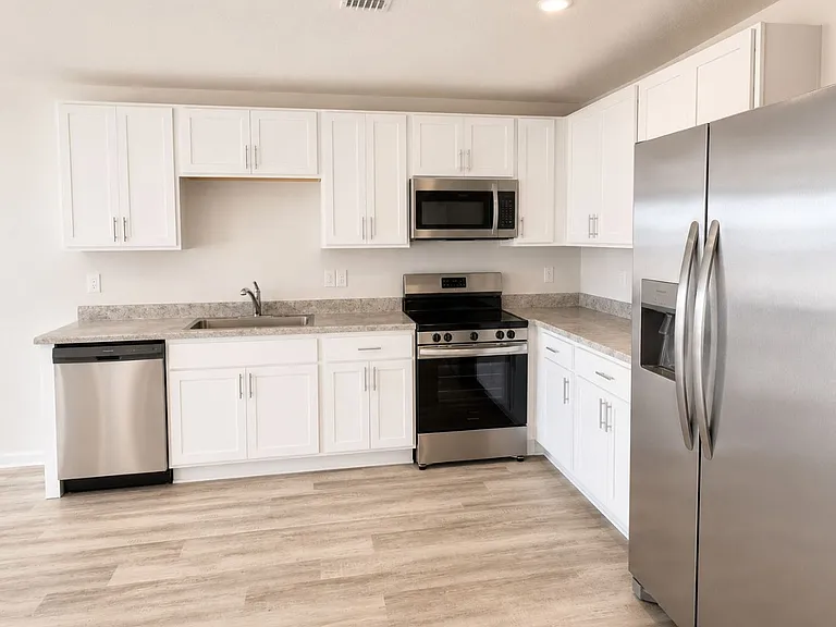 6457 Firefly Dr — Photo 3