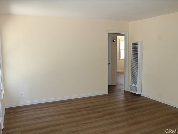 3rd image of 1613 W Victory Blvd